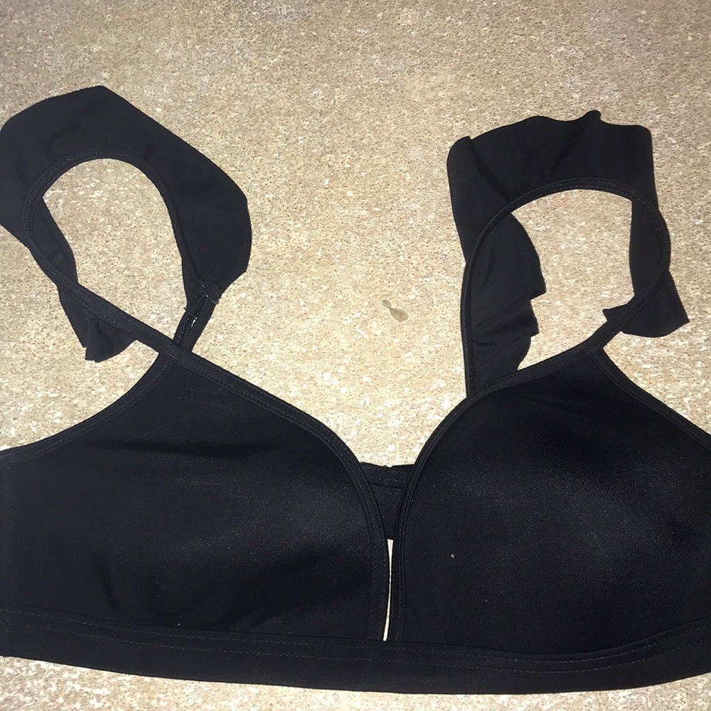 VS Swim suit top🔥 I’m so up for offers too!!!